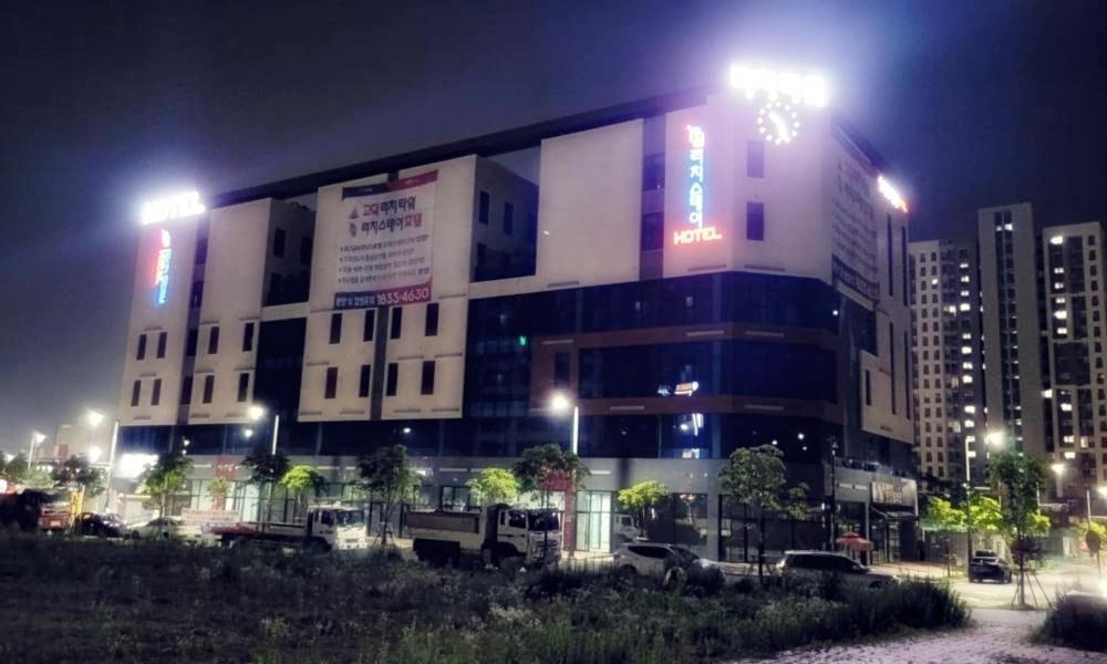 Pyeongtaek Godeok Rich Stay Hotel Exterior photo